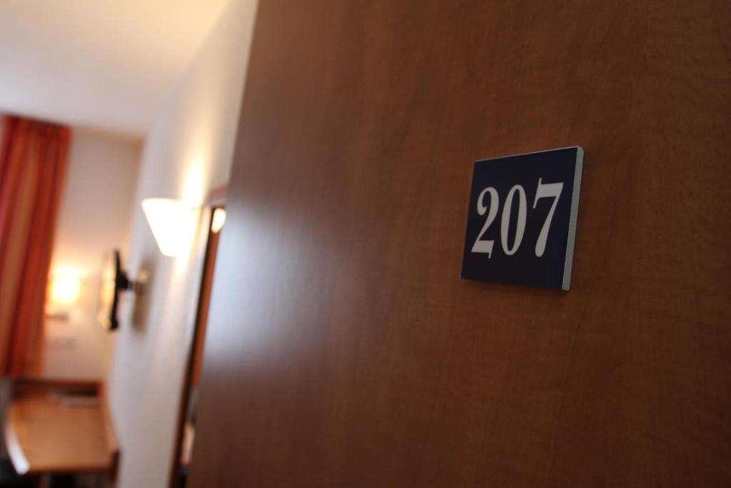 Brit Hotel Confort Villeneuve Sur Lot Bias  客房 照片