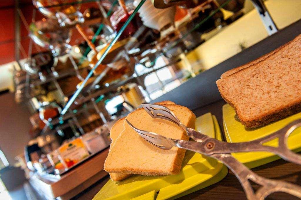 Brit Hotel Confort Villeneuve Sur Lot Bias  餐厅 照片